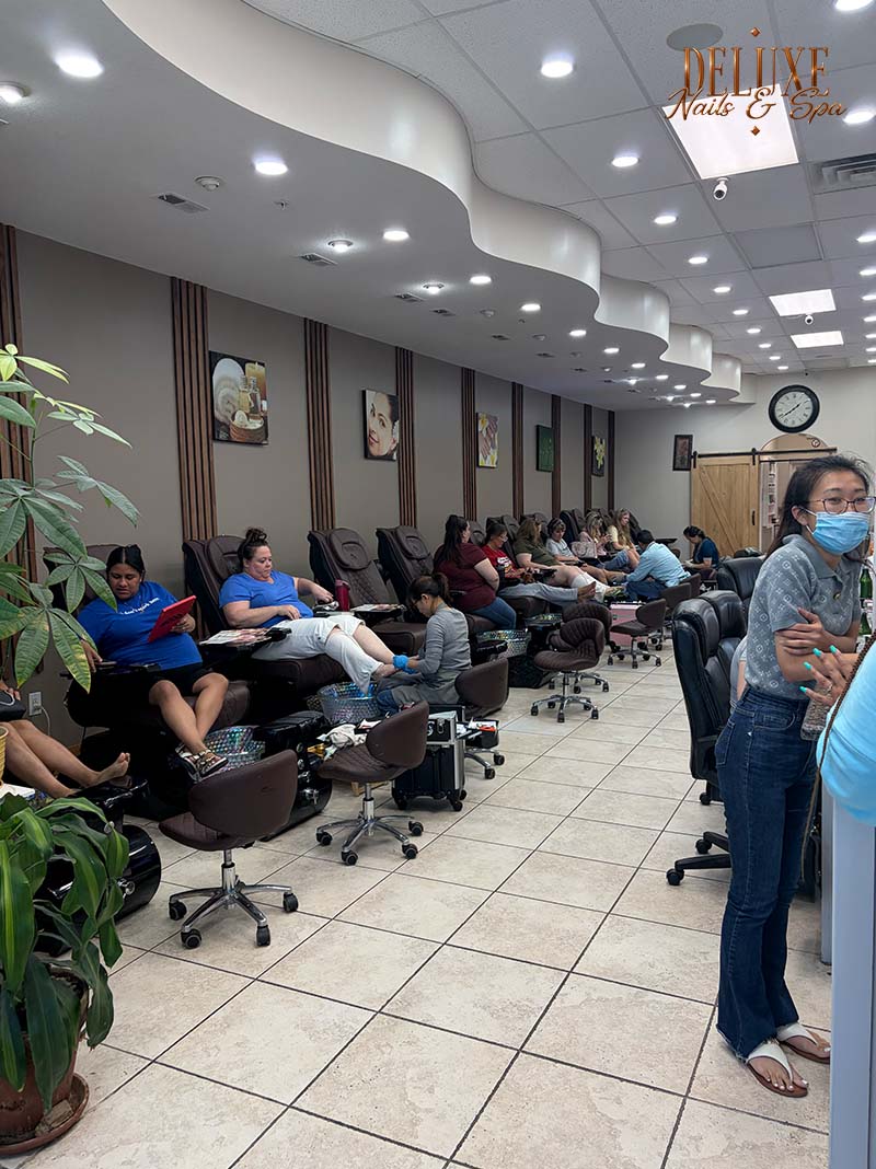 Deluxe Nails and Spa